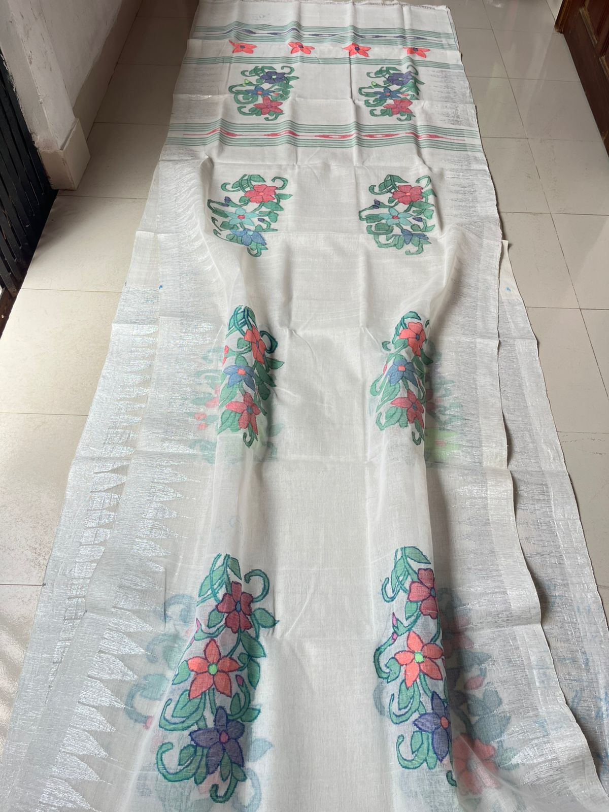 হাতের তৈরি অরিজিনাল মনিপুরী শাড়ি
