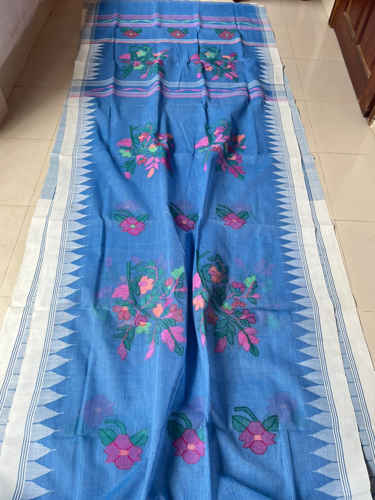 হাতের তৈরি অরিজিনাল মনিপুরী শাড়ি