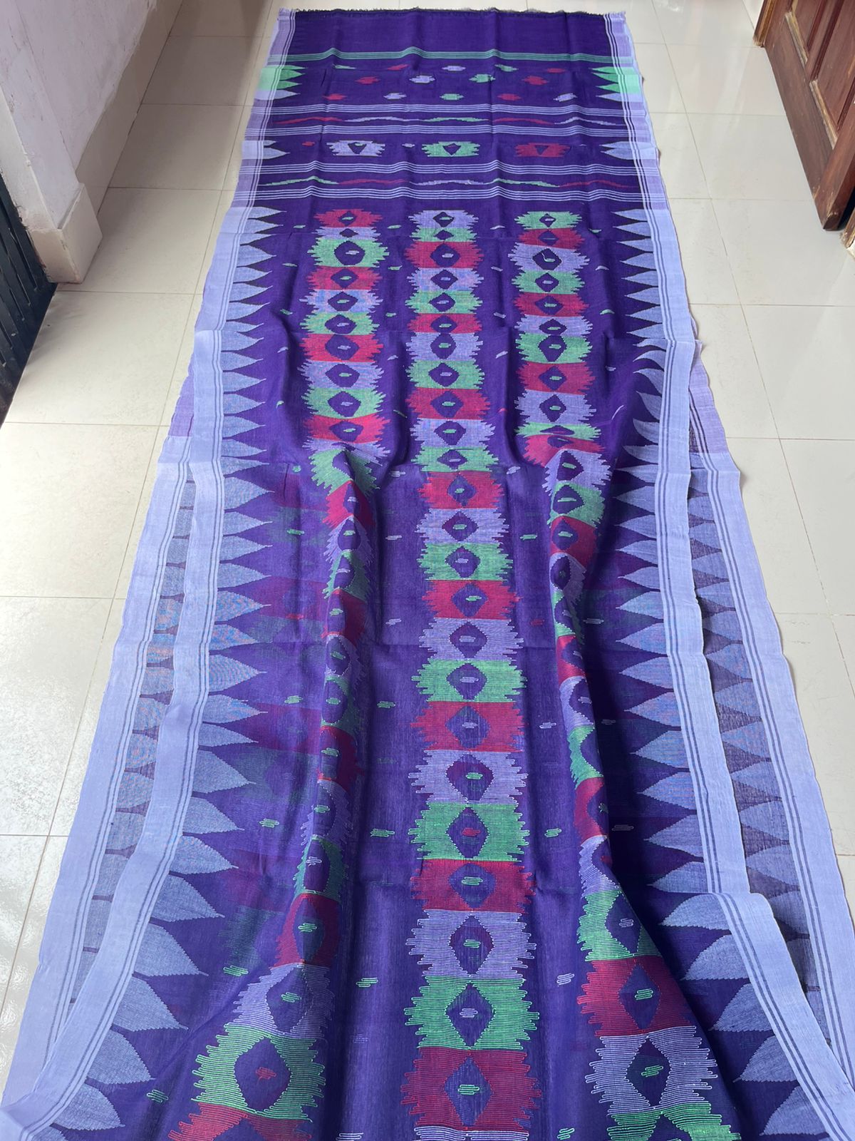 হাতের তৈরি অরিজিনাল মনিপুরী শাড়ি Cod - 36011