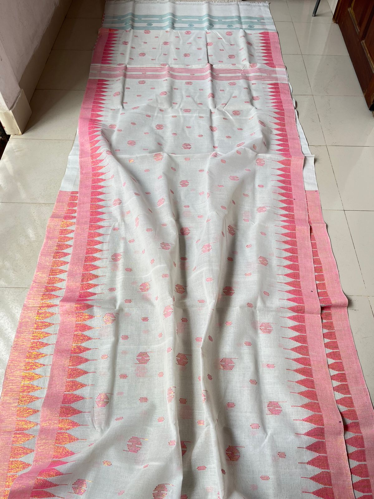 হাতের তৈরি অরিজিনাল মনিপুরী শাড়ি
