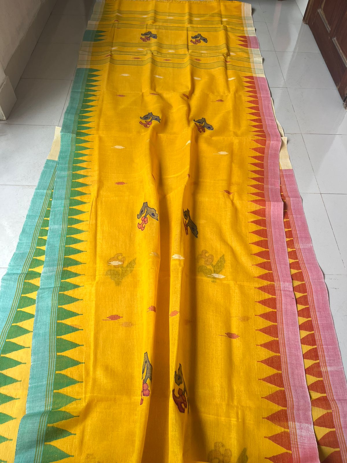 হাতের তৈরি অরিজিনাল মনিপুরী শাড়ি Cod - 3607